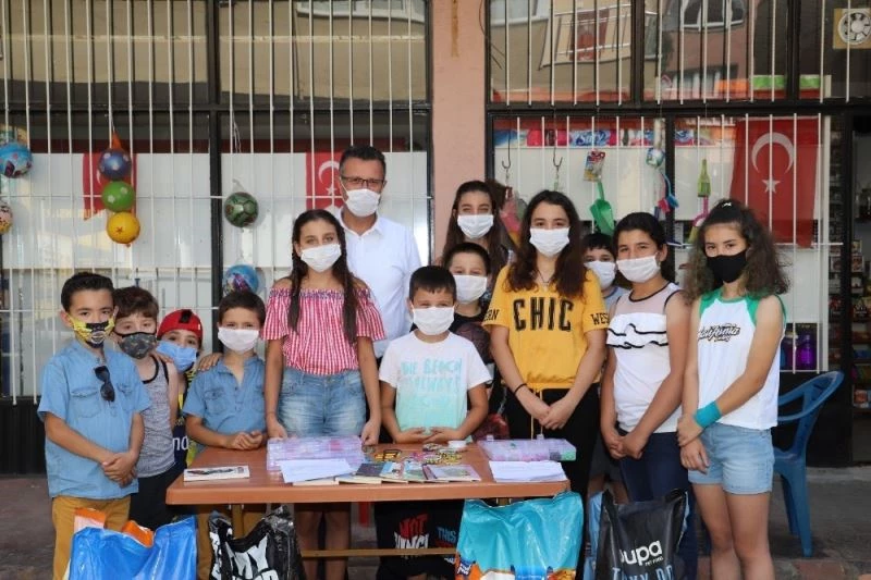 Yardımsever çocuklardan örnek davranış
