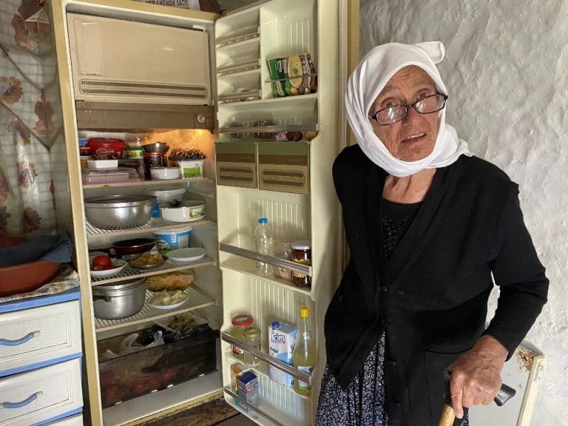 Elektrik geldi, Hesna nine gençleşti
