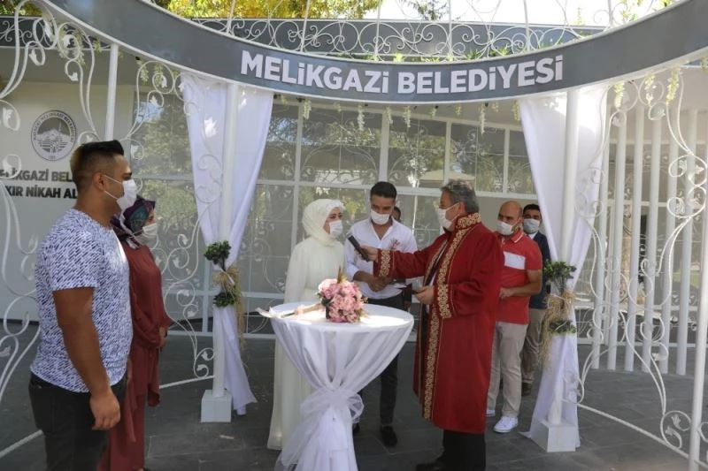 Melikgazi’de nikahlar artık kır nikahı şeklinde olacak
