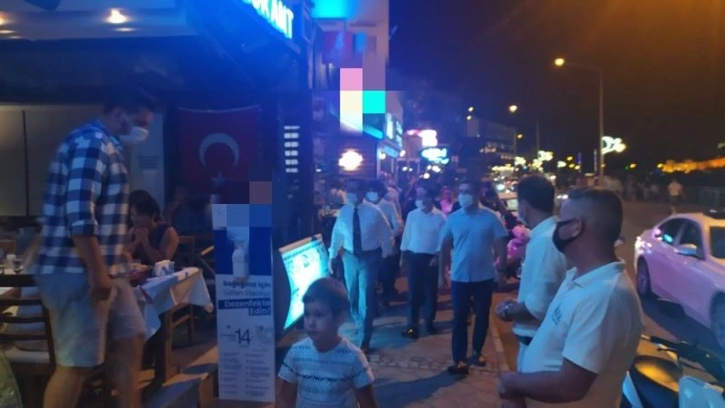 Kuşadası’nda bar ve kafelere denetleme
