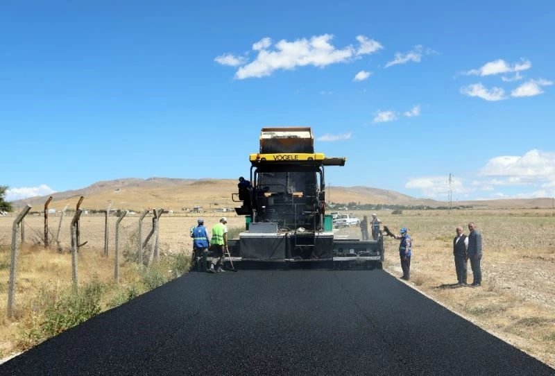 Mollakasım yolu asfalta kavuşuyor
