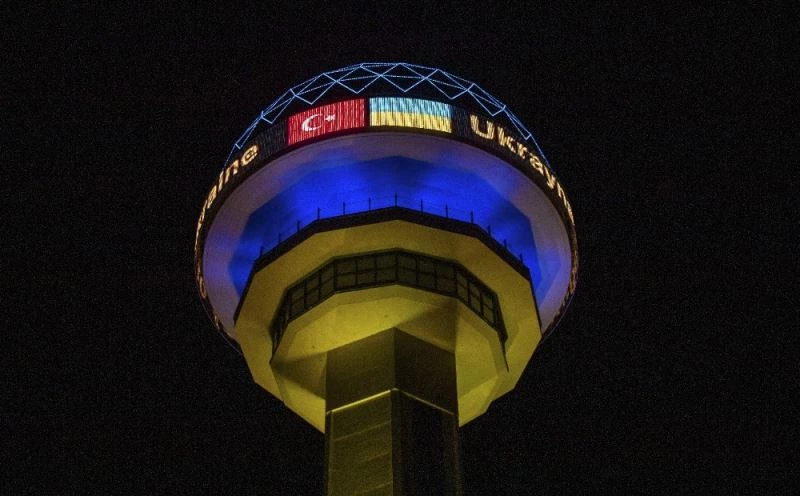 Başkent’in sembolü Atakule Ukrayna bayrağının renkleriyle ışıklandırıldı
