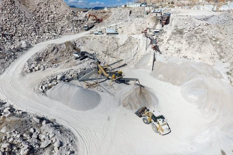 Mermer atıklarından asfalt malzemesi üretiliyor
