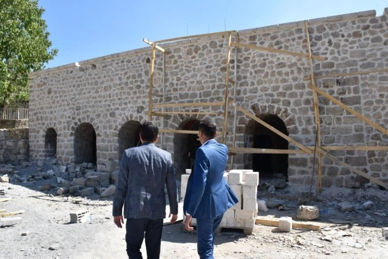 Vali Yardımcısı Kumbasar Çukurca’da incelemelerde bulundu
