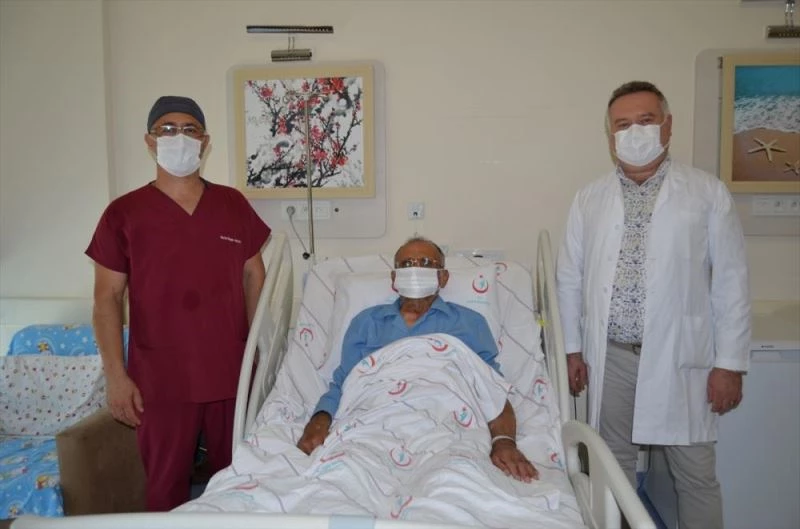 Tümörlü akciğer operasyonla temizlendikten sonra yerine nakledildi