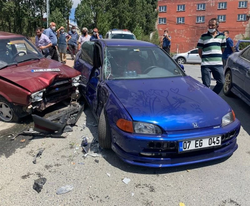 Sokak arasında drift yapan trafik magandası faciaya neden oluyordu
