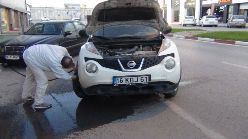 Yaramaz kedi birinden çıktı, diğerine girdi
