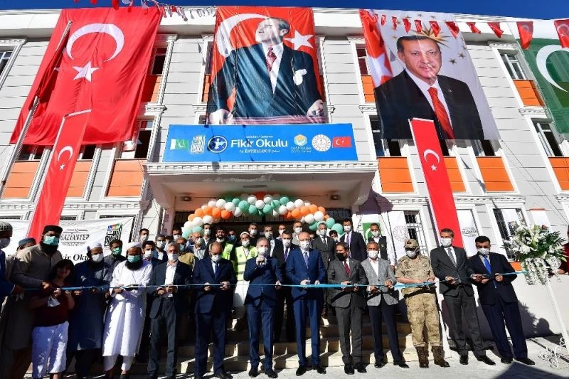 Pakistanlı derneklerden Gaziantep’e okul
