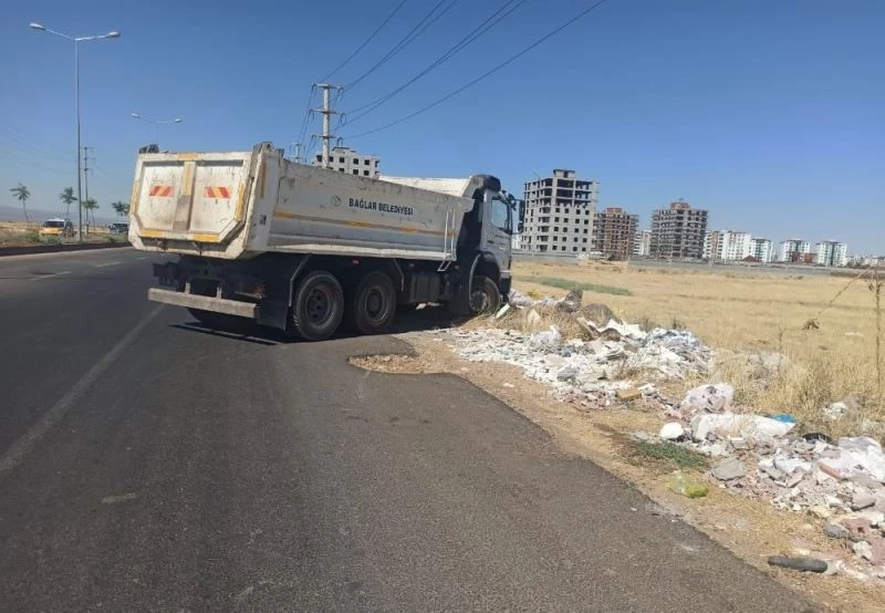 Çevreyi rahatsız eden görüntüler belediyelerin ortak çalışmasıyla temizlendi
