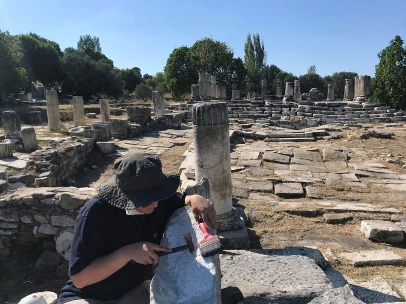 GEKA’nın desteklediği Hekate kutsal alanında sütunlar ortaya çıkıyor
