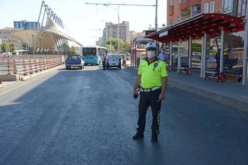 Trambüs güzergahına park edenlere uyarı
