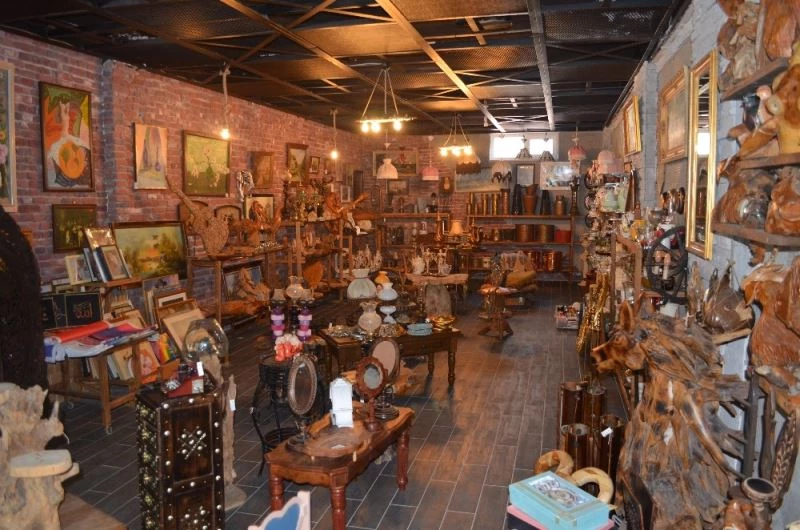 Koleksiyon olarak biriktirdiği antik eserlerle hafızaları tazeliyor
