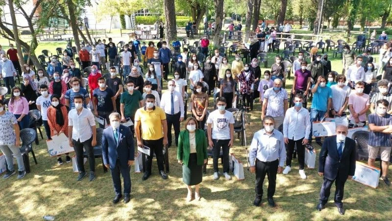 YKS’DE ilk 20 bine giren GASMEK öğrencileri Gaziantep’in gurur kaynağı oldu
