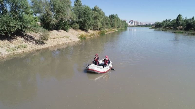 Baba ve oğlu bin 500 kilometre kürek çekecek
