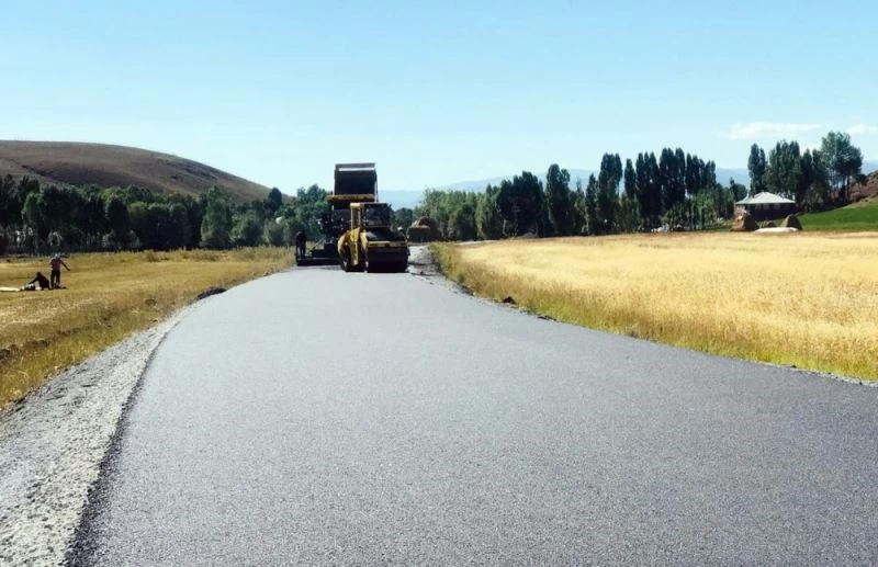 Van Büyükşehir’den çaldıranda yol ve asfalt çalışması
