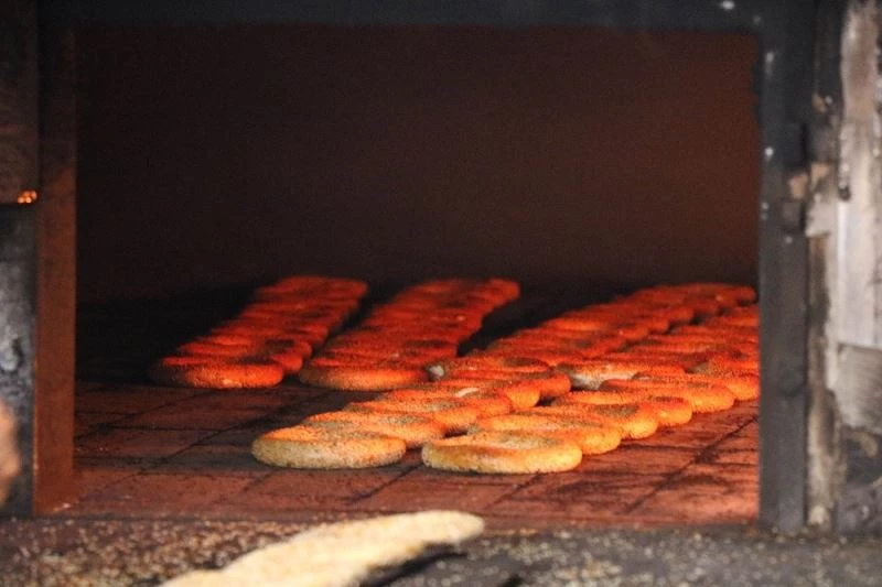 Sıcak kazan ve pekmez Samsun simidini vazgeçilmez yapıyor
