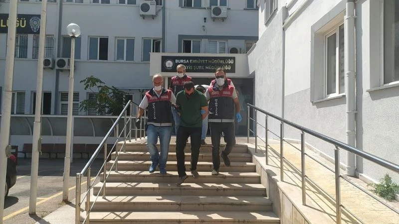 Çelik kasayı taşıyamayınca böyle sürüklediler
