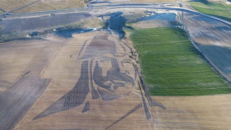 Sultan Alparslan’ın silüeti hediye ettiği topraklara kazındı
