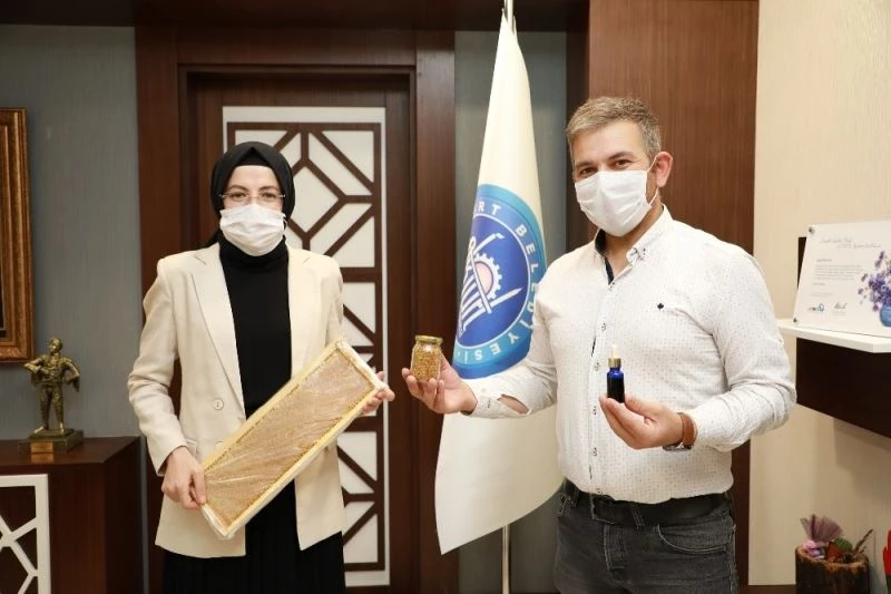 Akyurt Belediyesinin arıcılara hibe ettiği 99 kovandan bal alımına başlandı
