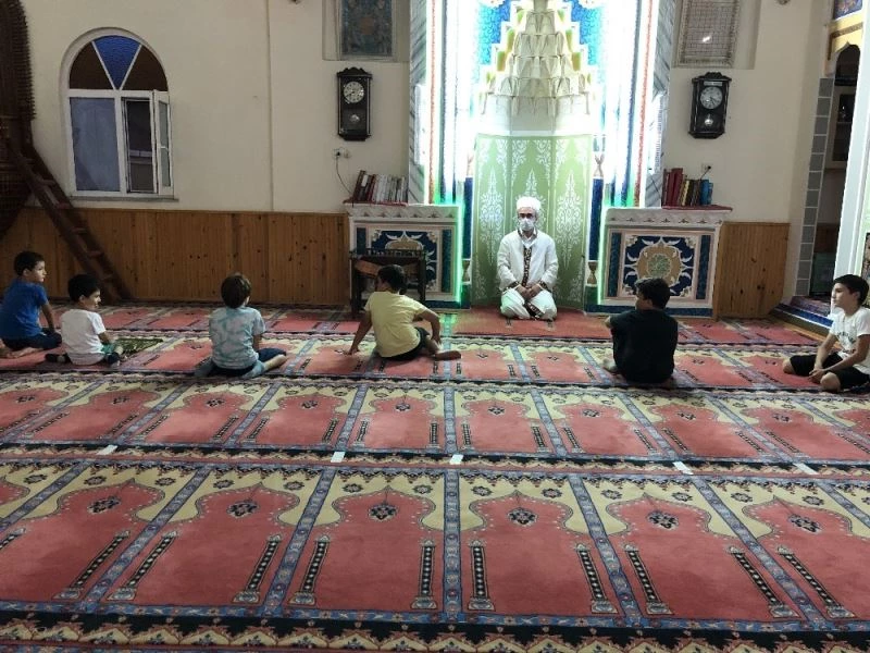 Büyükler inşaata küçükler camiye
