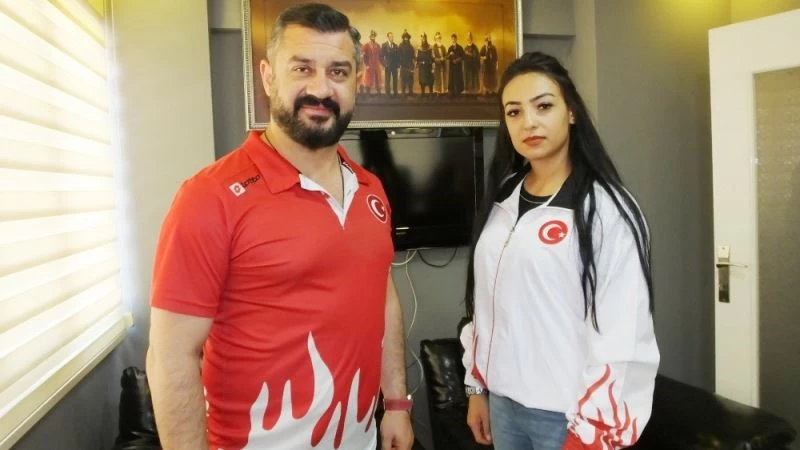 Edremitli genç güreşçi şampiyonalara hazırlanıyor
