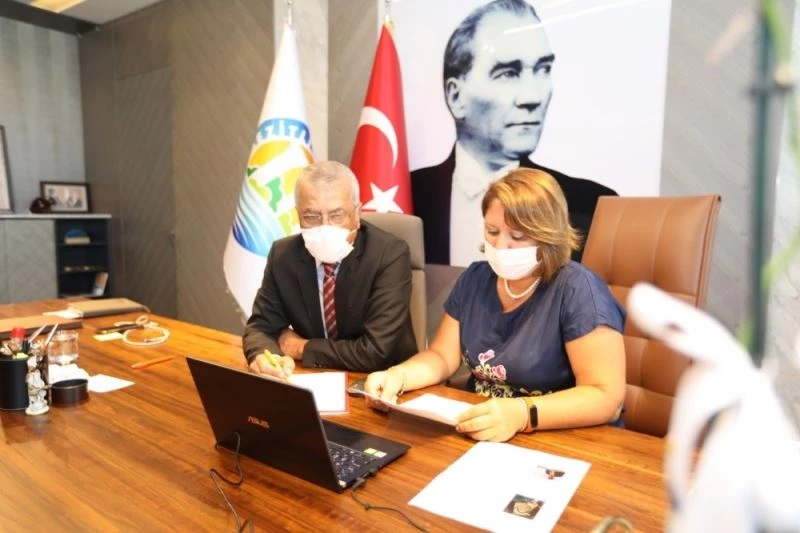 Başkan Tarhan, ’Akıllı Atık Yöneten Kentler Toplantısı’na katıldı
