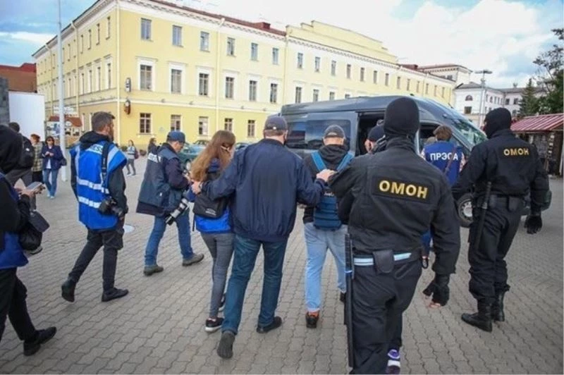 Belarus’taki gösterilerde en az 20 eylemci ve 15 basın mensubu gözaltına alındı
