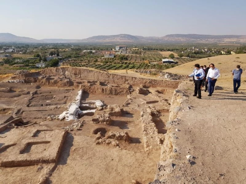 Vali Soytürk, Oylum Höyüğü inceledi
