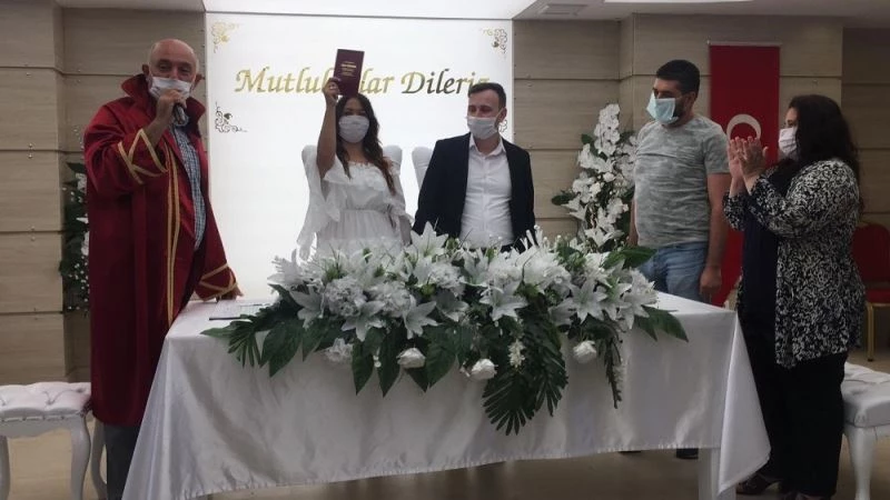 Aydın’da düğünlerde gelin ve damat harici oynamak yasaklandı
