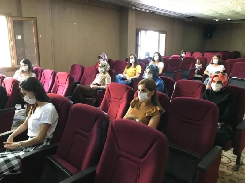 Uludere’de maske ve sosyal mesafe kuralına uygun zümre toplantıları yapıldı
