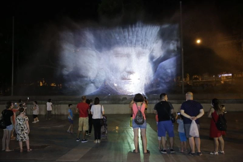 Antalya, 30 Ağustos Zafer Bayramı etkinliklerinde mobil konserlerle coştu
