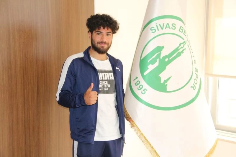 Sivassporlu Furkan Sağman, Sivas Belediyespor’a transfer oldu

