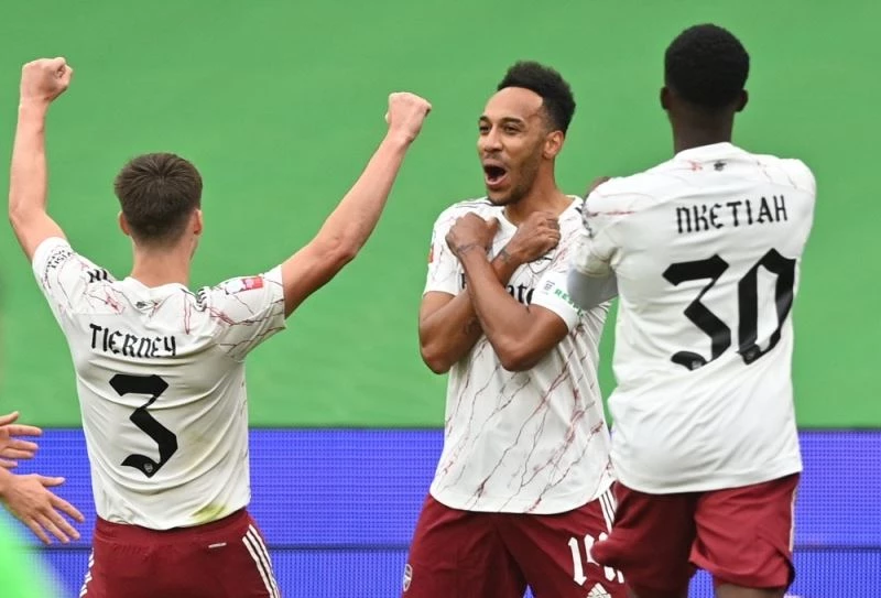 Community Shield şampiyonu Arsenal
