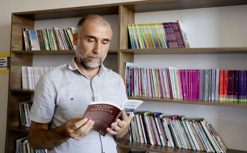 Eğitimci Yazar Aziz Darıcı’nın ilk kitabı çıktı
