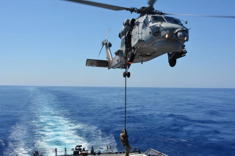 Türk Silahlı Kuvvetleri bağlısı fırkateynler ve görevli personel Orta Akdeniz’de eğitim yaptı
