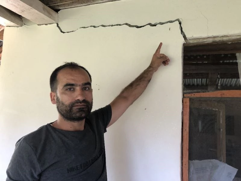 Bayramı kayan evlerinde korku içinde geçirdiler
