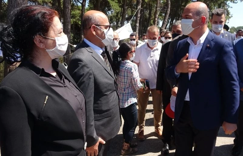 Bursa’da trafiği denetleyen Soylu, çocuklara polis düdüğü dağıttı
