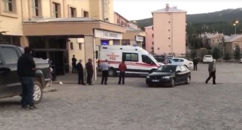 Sarıkamış’ta kavgada yaralanan hastaneye getirildi
