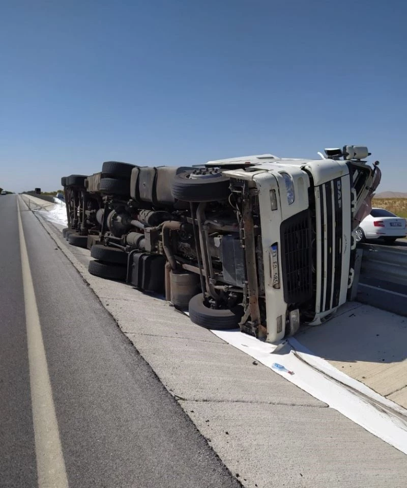 Devrilen tırdaki yolcu öldü
