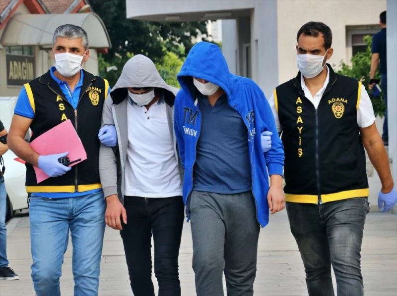 Çalıştığı kuyumcudaki altınları çaldığı iddia edilen çırak ve ağabeyi yakalandı