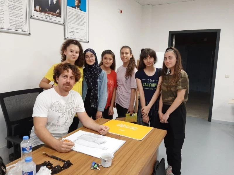 Köyde eğitim alan 6 kız öğrenci güzel sanatlar lisesini kazandı
