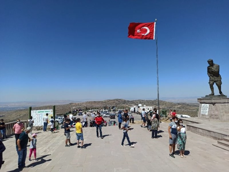 30 Ağustos Zafer Bayramı’nda Kocatepe’ye ziyaretçi akını
