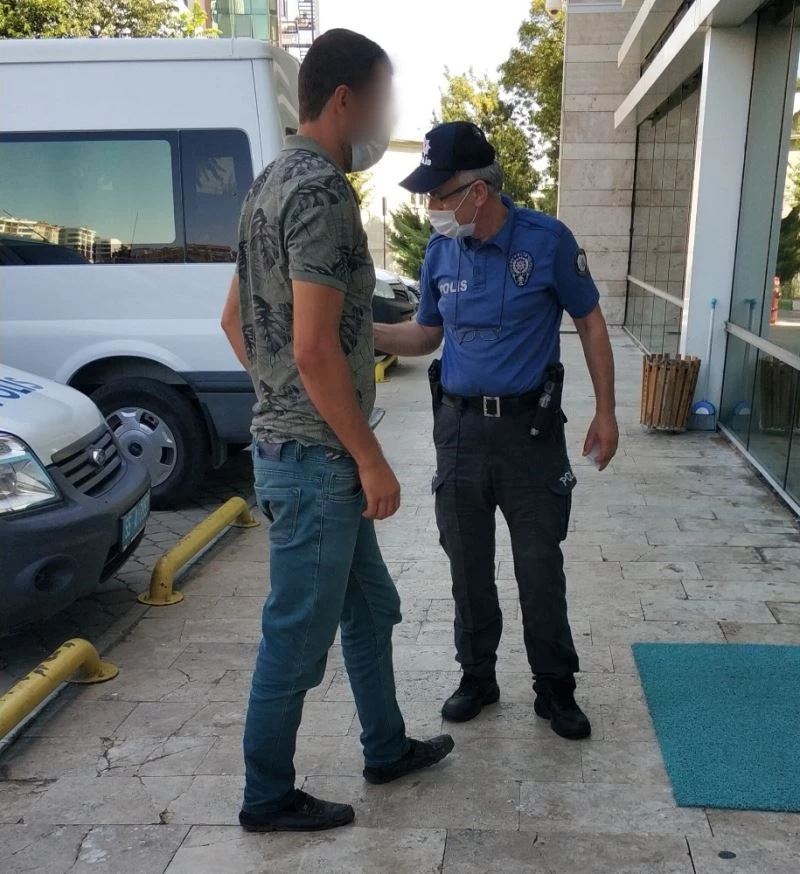 Kayınpederinin evinin önünde kurusıkı tabancayla ateş eden damat tutuklandı
