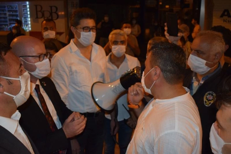 Polisten fener alayına pandemi ayarı
