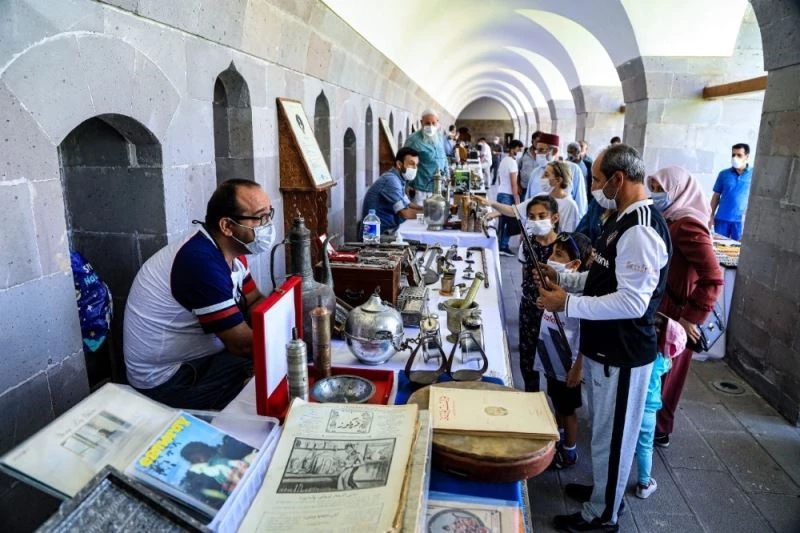 Antika sevenler Kervansaray’da buluşuyor
