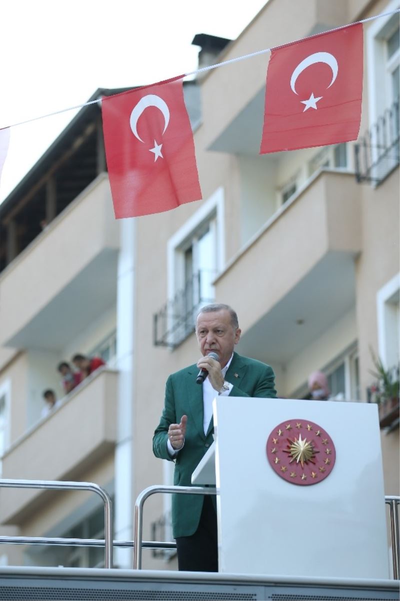 Cumhurbaşkanı Erdoğan: “Selden zarar gören tüm esnaflarımıza yapılan çalışma ile 50 bin liraya kadar olan zararları hibe olarak verilecektir”
