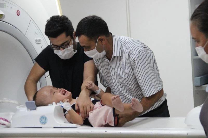 Cumhurbaşkanı Erdoğan devreye girmişti; minik Sercan tedavi için İzmir’e geldi
