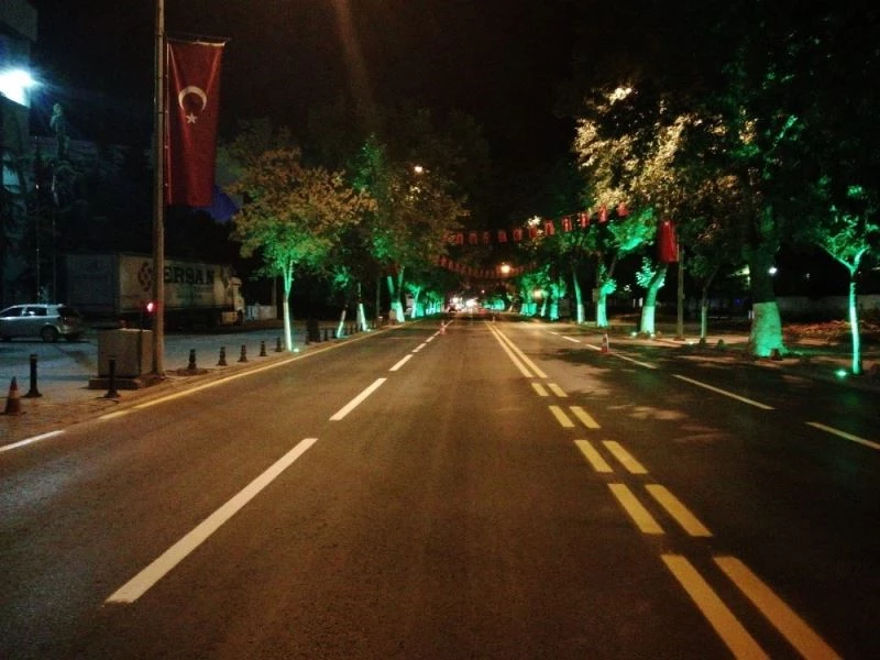Gece mesaisinde yolların işaretleri yapıldı
