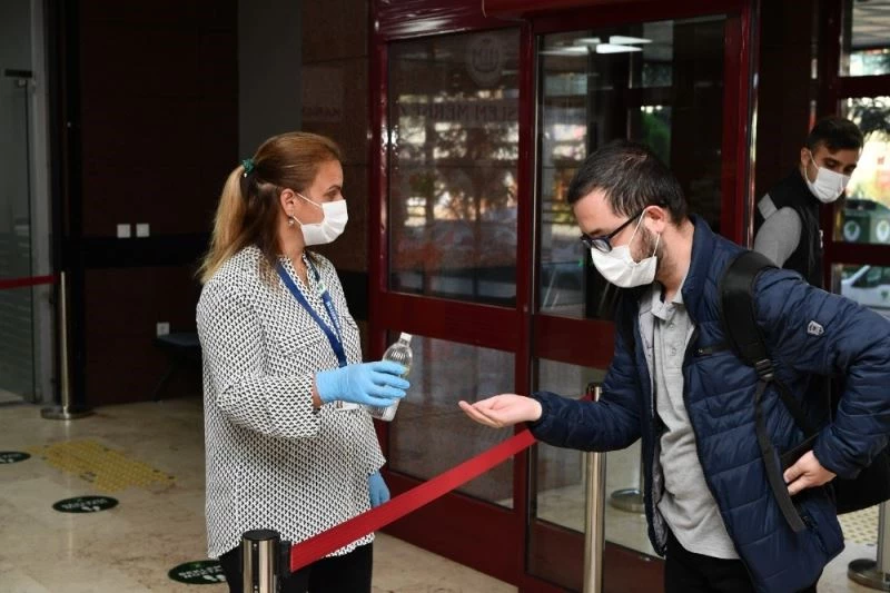 Mesainin ilk günü bayramlaşma ile başladı
