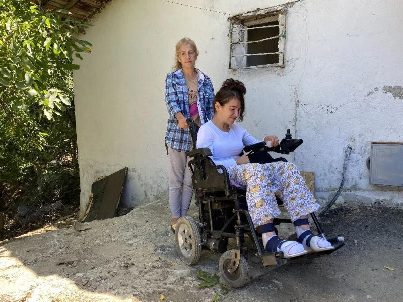 (Özel) Rezidansın 6’ncı katından düşerek hayatı 4 duvar arasına sıkışan Zümrüt yardım bekliyor
